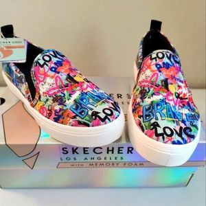NIB Women's Skechers Street "Bold Love" Size 5 1/2